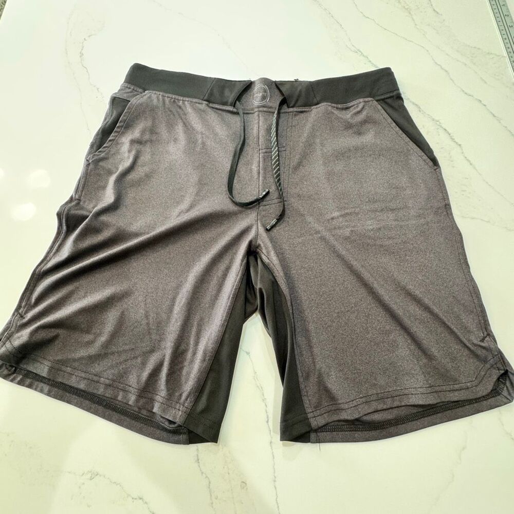 Hylete Above Knee Elastic Waist Shorts. Gray. Size Large.